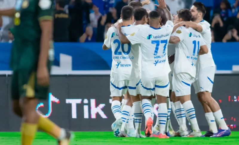 Al-Hilal trở lại ngôi đầu bảng với chiến thắng 4-2 trước Al-Kholood